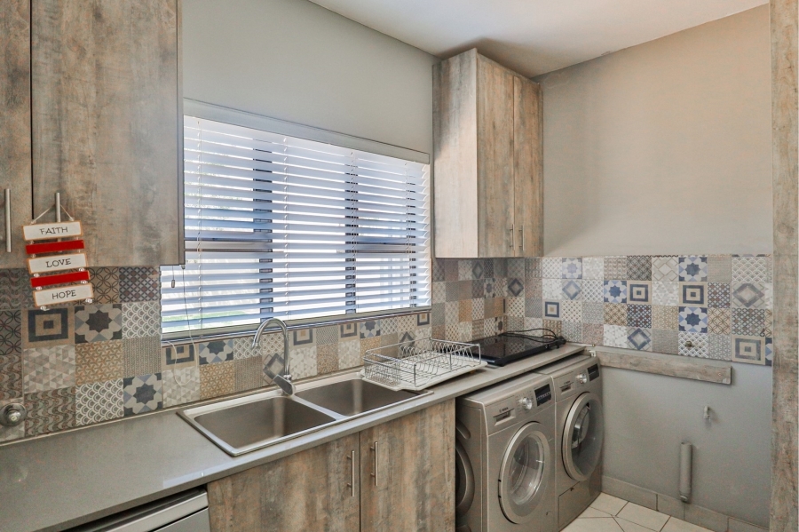 7 Bedroom Property for Sale in Melodie North West